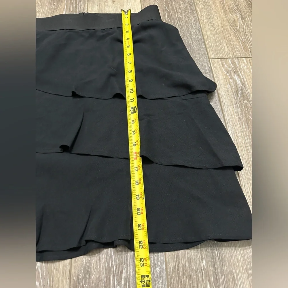🛍️Karen Kane black ruffle skirt Size M excellent  condition